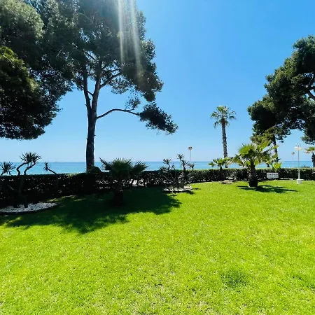 Vistas Al Mar, Con Acceso Directo A La Playa, Piscina Y Parking Gratis!!!